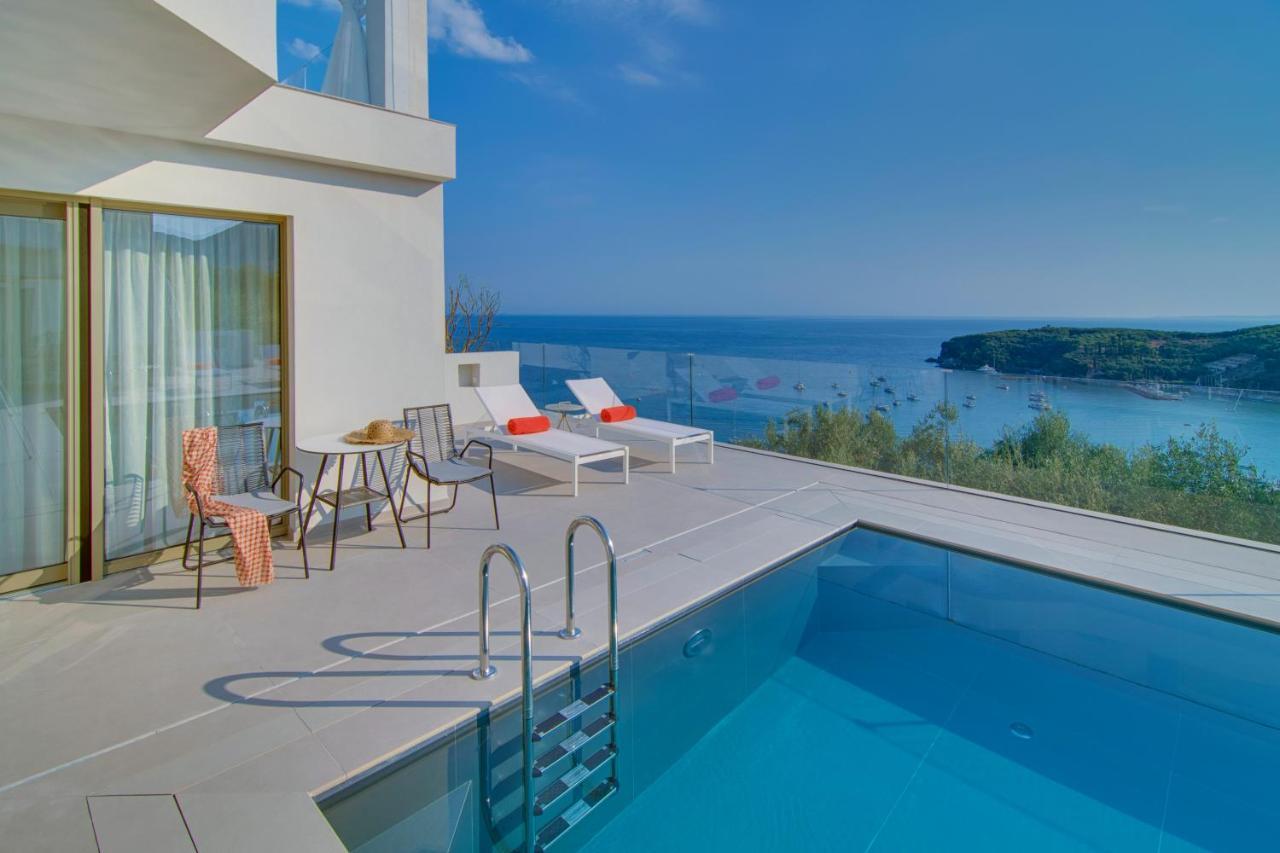 Livinghome Suites Parga Esterno foto