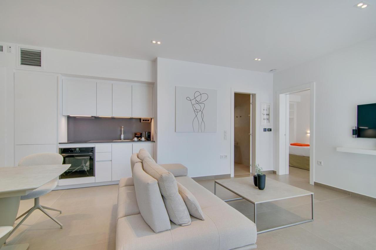 Livinghome Suites Parga Esterno foto