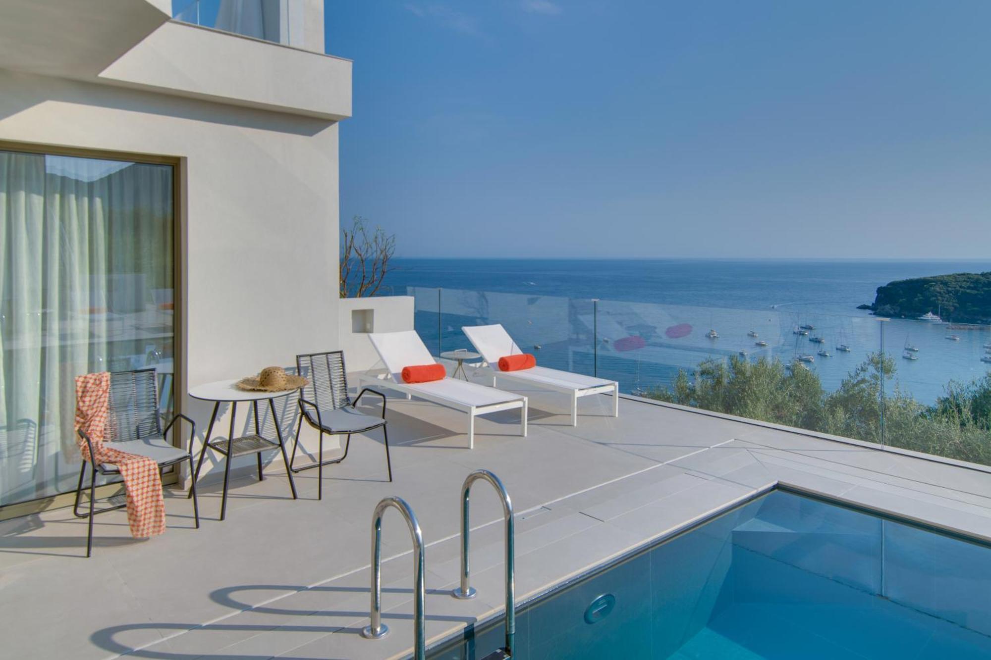Livinghome Suites Parga Esterno foto