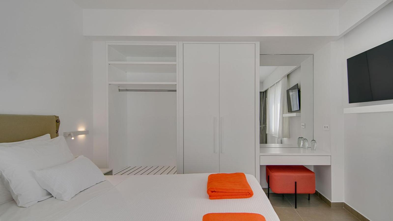 Livinghome Suites Parga Esterno foto