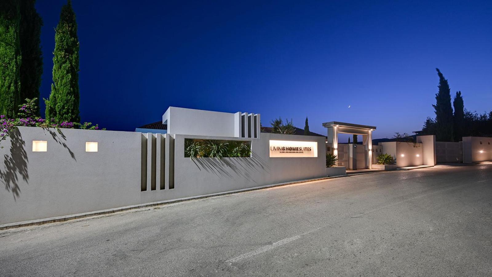 Livinghome Suites Parga Esterno foto