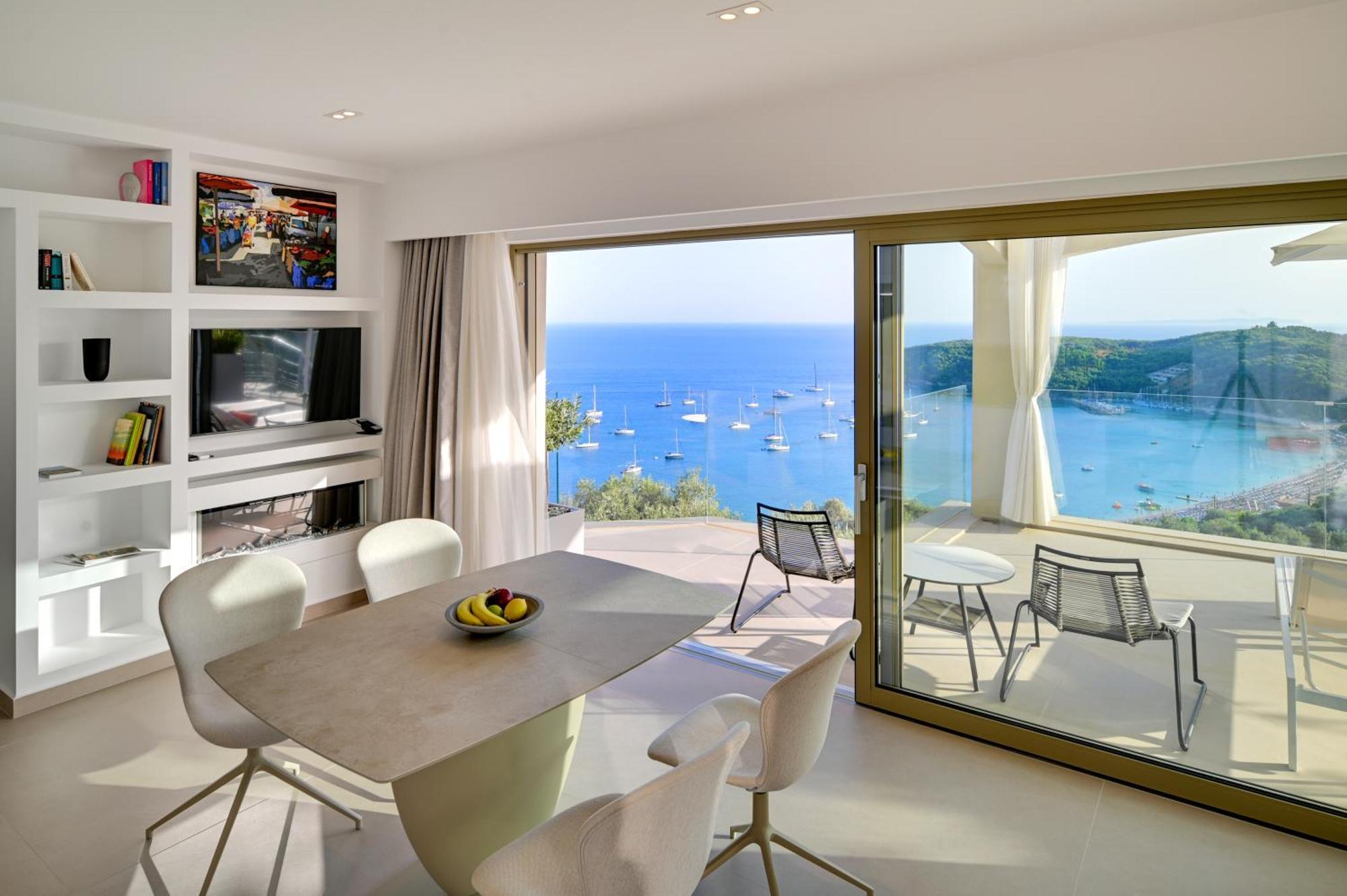 Livinghome Suites Parga Esterno foto