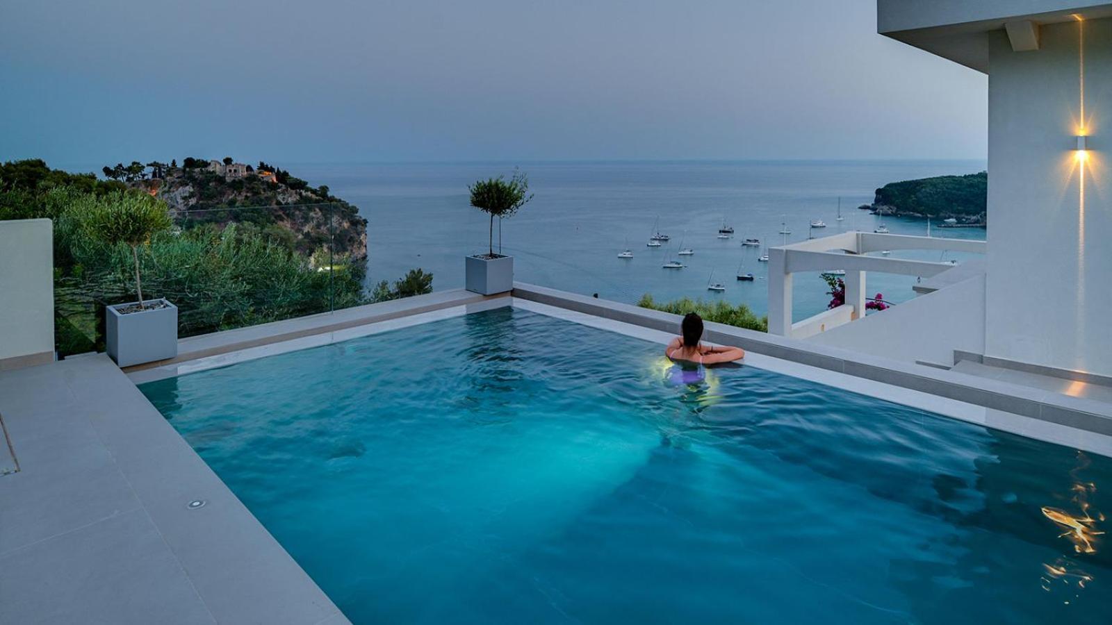 Livinghome Suites Parga Esterno foto